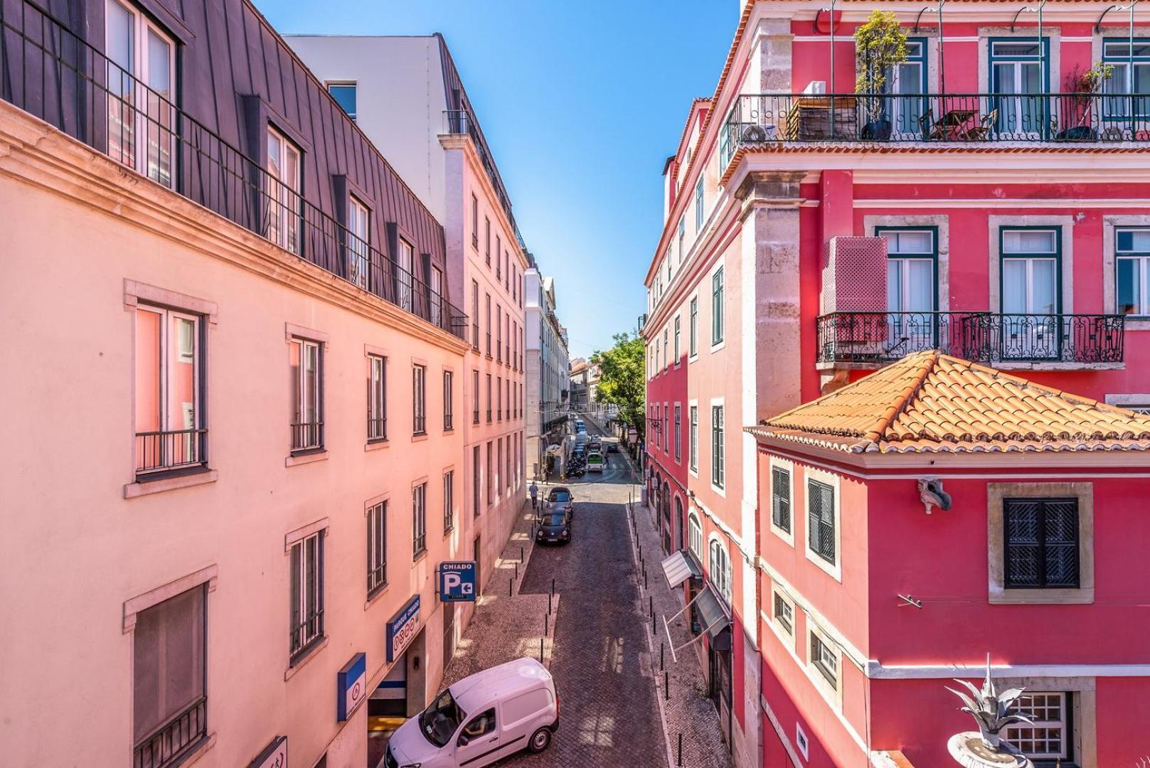 Guestready - Newly Renovated Chiado Haven Apartment Lisbon Luaran gambar